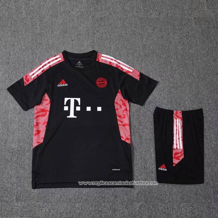 Fato de Treino
 Bayern de Munique
 2022-2023 Manga Curta
 Preto
 - Calcas Curta
